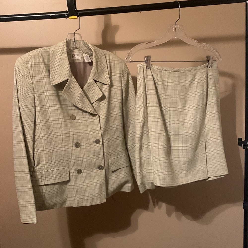 Ann Taylor LOFT Suit Jacket and Skirt set - Picture 12 of 12